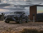 Lexus RZ 450e chính thức ra mắt, xe sang chạy điện đầu tiên của Lexus