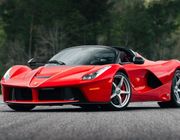Một chiếc Ferrari LaFerrari Aperta hiếm có được bán đấu giá hơn 5 triệu USD