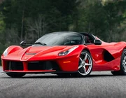 Một chiếc Ferrari LaFerrari Aperta hiếm có được bán đấu giá hơn 5 triệu USD