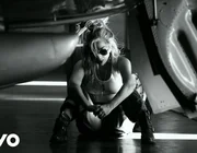 Lady Gaga xuất hiện cực ‘ngầu’ MV "Hold My Hand" - Top Gun: Maverick
