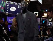 Balenciaga “chiếm đóng” sàn giao dịch chứng khoán New York
