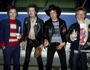 Series phim tiểu sử "Pistol" được phát trực tuyến trên ứng dụng Hulu