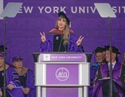 Taylor Swift mặc lại áo tốt nghiệp, phát biểu tại Đại học New York