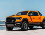 Đối thủ của Ford F-150 Raptor, RAM 1500 TRX về Việt Nam với màu sơn lạ