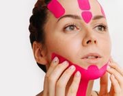 Những tiết lộ về trào lưu “face taping” sẽ khiến bạn ngạc nhiên!