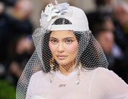 Kylie Jenner giải thích lý do vô cùng cảm động khi lựa chọn mặc váy cưới tới dự Met Gala 2022