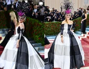 Sarah Jessica Parker tại thảm đỏ Met Gala diện đúng dresscode chuẩn Mỹ