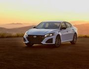 Nissan Altima 2023 ra mắt với lưới tản nhiệt và hệ thống giải trí mới