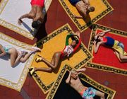 Chiến dịch quảng bá BST swimwear mới từ các nhà mốt xa xỉ