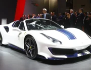 Sức mạnh cực khủng của siêu xe mui trần Ferrari 488 Pista Spider