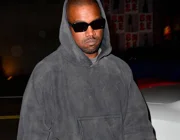 Tin được không: Dự án Yeezy x GAP thu về 14 triệu USD chỉ riêng dòng áo nỉ “The Perfect Black Hoodie”?
