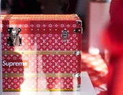 Supreme và Louis Vuitton được đồn đoán nối lại quan hệ đối tác trong dự án Thu / Đông 2022