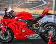 Ducati Panigale V4 trình làng tại Malaysia, giá hơn 762 triệu đồng
