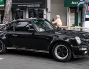 Ông Chủ Trung Nguyên - Đặng Lê Nguyên Vũ cầm lái Porsche 911 Carrera G