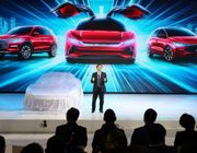 Đối thủ 'đáng gờm' của Elon Musk - Tỷ phú Trung Quốc Wang Chuanfu thắng thế với BYD