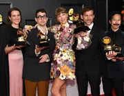 Taylor Swift thắng lớn với hàng loạt giải thưởng, sắp lấy giải “Nữ hoàng âm nhạc thập kỷ”
