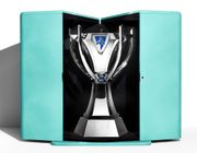 Tiffany & Co. lần đầu tiết lộ cúp vô địch thế giới 'Liên minh huyền thoại'
