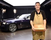 Mark Court người sơn các đường vân trên tất cả các xe Rolls-Royce