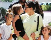 Kourtney Kardashian nữ triệu phú không tiếc tiền chăm lo cho các con!