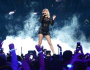 Taylor Swift từ chối Super Bowl vì bận thu âm lại các album của mình