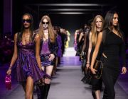 Versace Xuân Hè 2023 lan tỏa sự quyến rũ qua sắc màu đen và tím