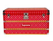 Một chiếc rương Supreme x Louis Vuitton được bán với giá 2,2 tỷ đồng