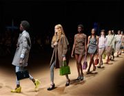 Prada Xuân Hè 2023: Sự dung hòa của những điều tương phản