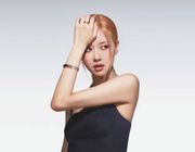 Đại sứ thương hiệu Rosé trong chiến dịch quảng cáo Tiffany Lock