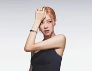 Đại sứ thương hiệu Rosé trong chiến dịch quảng cáo Tiffany Lock