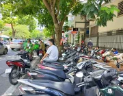 Trông giữ xe trái phép ở vỉa hè bị xử phạt bao tiền?