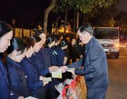 Đắk Lắk: Bí thư Tỉnh ủy thăm hỏi, động viên công nhân vệ sinh môi trường đêm 30 Tết