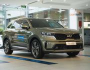 Kia Sorento PHEV cập bến đại lý: khác biệt so với bản chạy xăng và diesel, giá từ 1,4 tỷ đồng