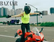 Biết gì về luật lái xe mô tô phân khối lớn từ clip của Ngọc Trinh?