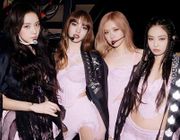 Cổ phiếu hãng YG biến động khó lường theo tương lai của BlackPink