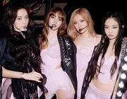Cổ phiếu hãng YG biến động khó lường theo tương lai của BlackPink