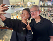 CEO Apple Tim Cook bất ngờ xuất hiện tại Trung Quốc