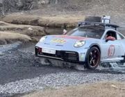 Porsche 911 Dakar độc nhất Việt Nam chu du khắp các cung đường