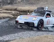 Porsche 911 Dakar độc nhất Việt Nam chu du khắp các cung đường