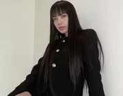 Chào thu cùng phong cách thời trang của Lisa (Blackpink)
