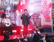Jungkook (BTS) biểu diễn live trên “Today Show” khiến hàng nghìn fan chờ đợi