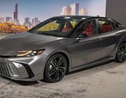 Toyota Camry 2025 ra mắt: Chỉ chạy hybrid, thiết kế nhiều điểm giống Crown, chờ ngày về Việt Nam