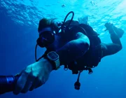 Đạt đến độ sâu mới với ứng dụng Oceanic+ và Apple Watch Ultra