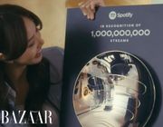 Lisa (BLACKPINK) nấu món Thái, ăn mừng ca khúc Money nhập hội một tỉ lượt nghe trực tuyến