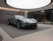 Siêu xe mui trần Roma Spider "50 năm có một" của Ferrari cập bến thị trường Đông Nam Á