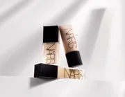 BST kem nền NARS Foundation Your Way giúp làn da phản chiếu ánh sáng