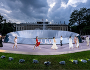 Sàn Runway trong ELLE SHOW 2023: Chất liệu là cách riêng của KTS khi đi tìm “điểm chạm” giữa kiến trúc và thời trang