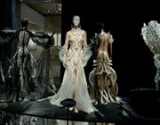 Triển lãm “Iris van Herpen: Sculpting the Senses” ở bảo tàng Pháp