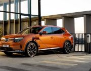 VinFast VF 8 có phạm vi hoạt động tốt hơn, cạnh tranh giá với xe Tesla tại Mỹ