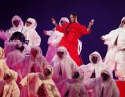 Rihanna tại Super Bowl 2023 người hâm mộ vỡ òa như được xem concert