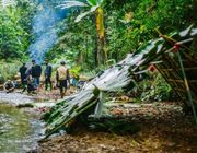 Cắm trại hoang dã giữa rừng sâu